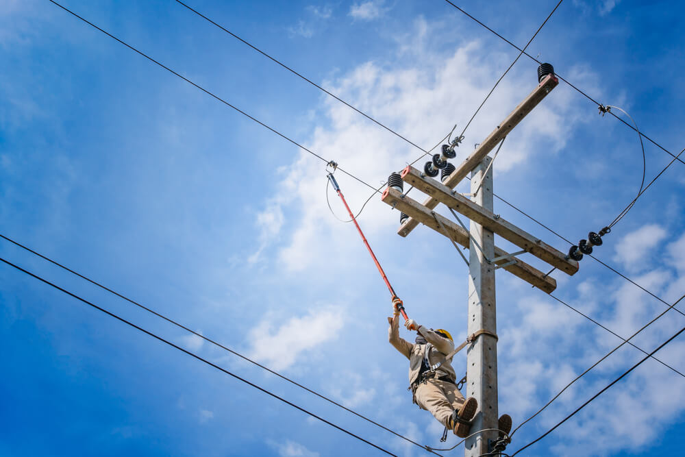 June eSource Newsletter: Preventing Falls from Heights: OSHA Standards for Power Lineman